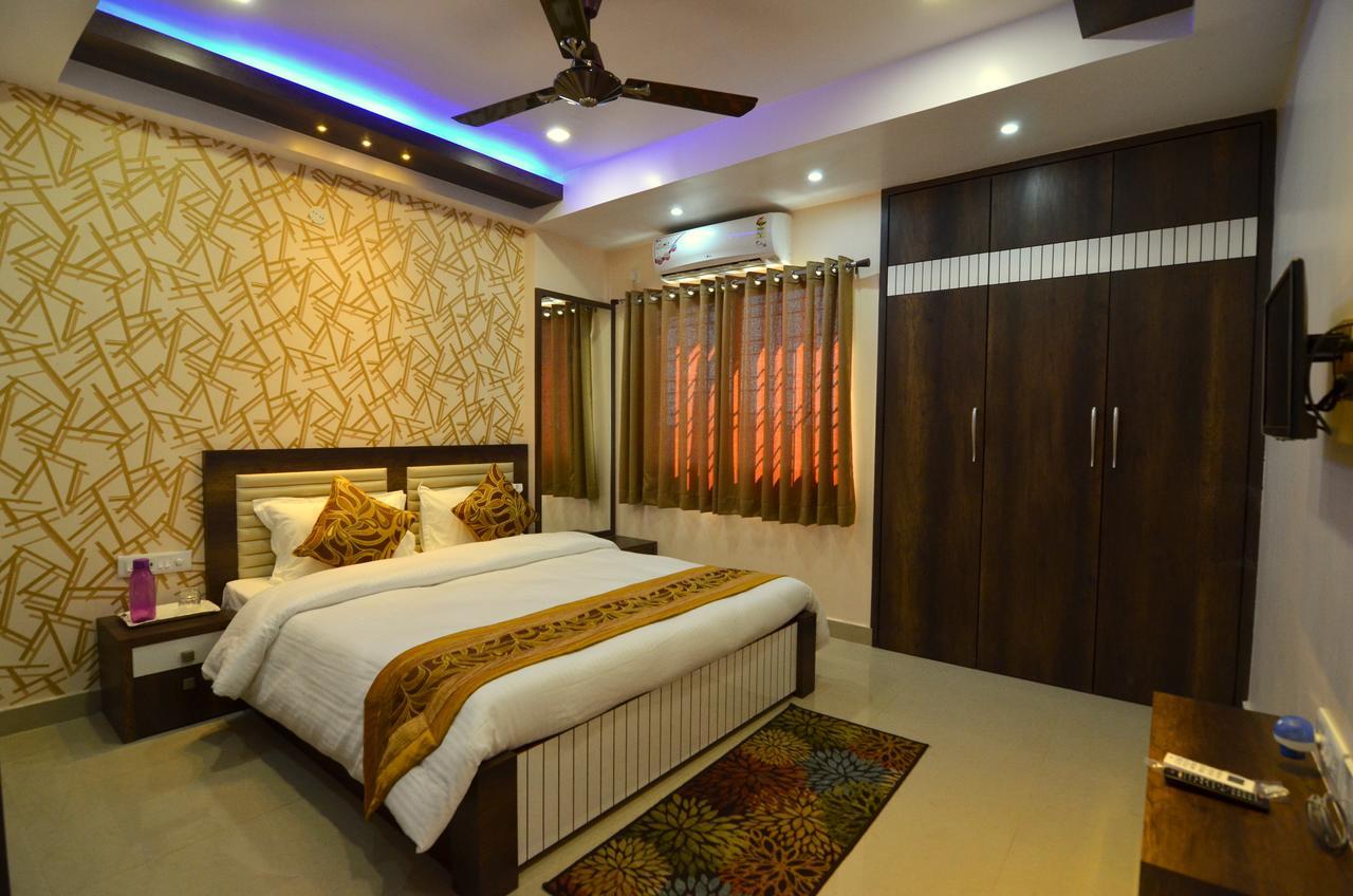 Tulip Residency Hotel Дибругар Екстериор снимка