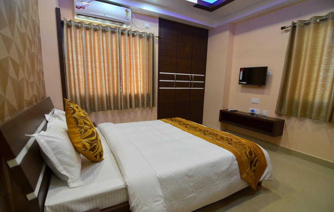 Tulip Residency Hotel Дибругар Екстериор снимка