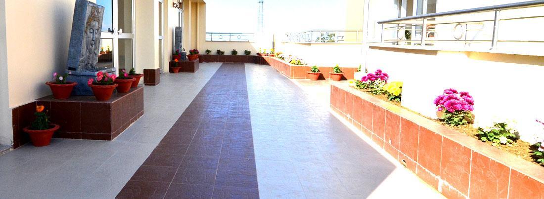 Tulip Residency Hotel Дибругар Екстериор снимка