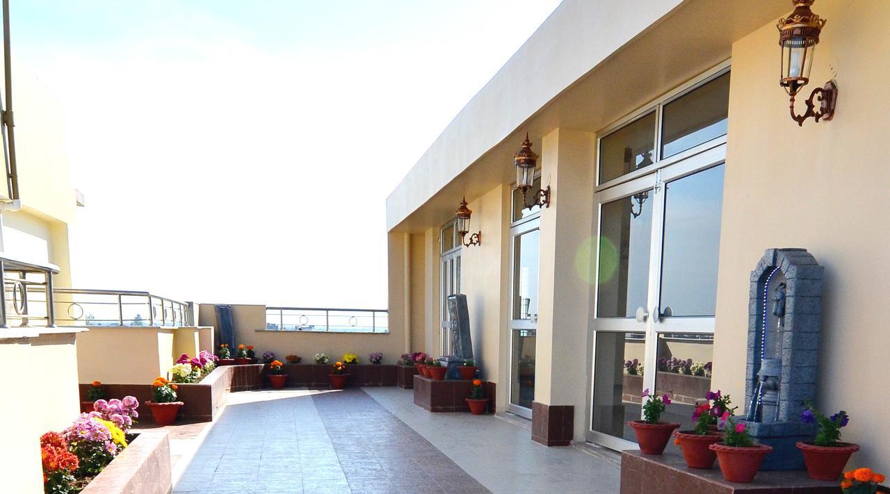 Tulip Residency Hotel Дибругар Екстериор снимка